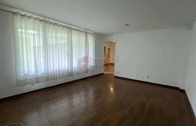 Imagem: A casa possui 2 Dormitórios, 2 Banheiros, 2 Vagas na garagem