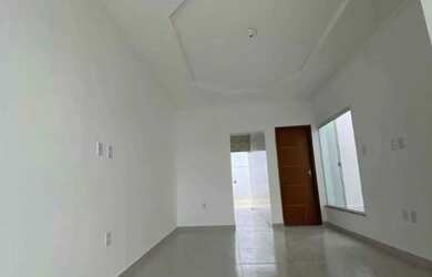 Imagem: A casa possui 3 Dormitórios, 2 Banheiros e está localizado