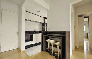 Imagem: O apartamento possui 2 Dormitórios, 1 Banheiro, 1 Vaga na garagem