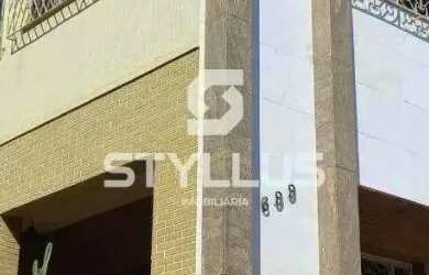 Imagem: A casa possui 4 Dormitórios, 2 Banheiros, 5 Vagas na garagem