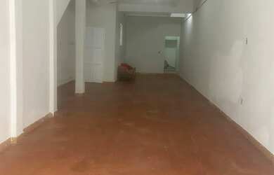 Imagem: A casa possui 2 Dormitórios, 3 Banheiros, 4 Vagas na garagem