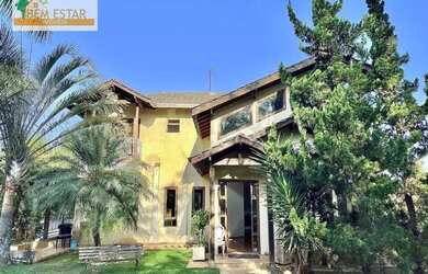 Imagem: A casa em condomínio possui 4 Dormitórios, 4 Banheiros, 5