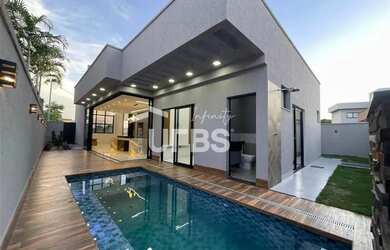 Imagem: A casa em condomínio possui 3 Dormitórios, 4 Banheiros, 2