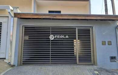 Imagem: A casa possui 4 Dormitórios, 2 Banheiros, 2 Vagas na garagem