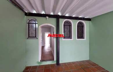 Imagem: A casa possui 2 Dormitórios, 2 Banheiros, 2 Vagas na garagem