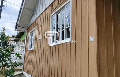 Imagem: A casa possui 2 Dormitórios, 1 Banheiro, 2 Vagas na garagem