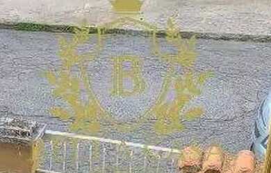 Imagem: A casa possui 3 Dormitórios, 2 Banheiros, 1 Vaga na garagem