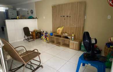 Imagem: A casa possui 2 Dormitórios, 2 Banheiros e está localizado