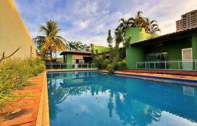 Imagem: A casa possui 4 Dormitórios, 1 Banheiro, 4 Vagas na garagem