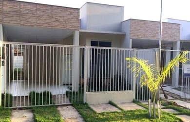 Imagem: A casa possui 3 Dormitórios, 2 Banheiros, 1 Vaga na garagem