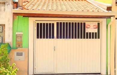 Imagem: A casa possui 2 Dormitórios, 2 Banheiros, 1 Vaga na garagem