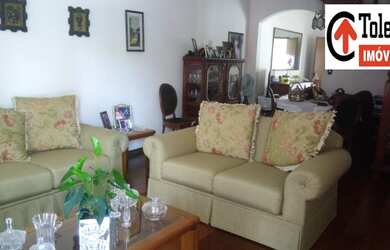 Imagem: A casa possui 3 Dormitórios, 2 Banheiros, 5 Vagas na garagem