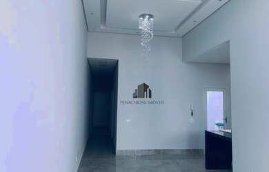 Imagem: A casa possui 3 Dormitórios, 1 Banheiro, 2 Vagas na garagem