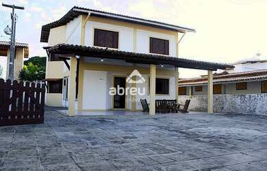 Imagem: A casa possui 3 Dormitórios, 4 Banheiros, 5 Vagas na garagem