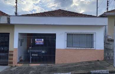 Imagem: A casa possui 3 Dormitórios, 2 Banheiros, 1 Vaga na garagem