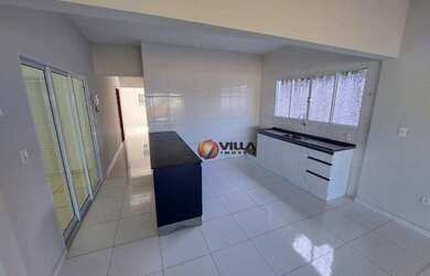 Imagem: A casa possui 3 Dormitórios, 2 Banheiros, 2 Vagas na garagem