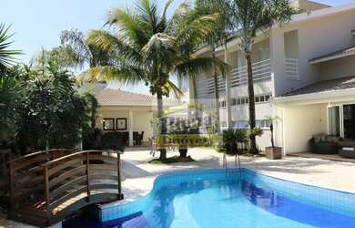 Imagem: A casa em condomínio possui 5 Dormitórios, 5 Banheiros, 5