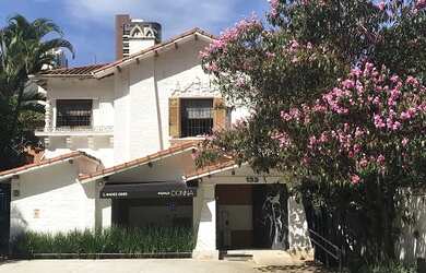 Imagem: O depósito possui 4 Vagas na garagem, 225m² de Área e está