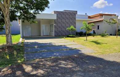 Imagem: A casa em condomínio possui 3 Dormitórios, 4 Banheiros, 2