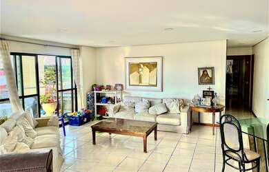 Imagem: O apartamento possui 5 Dormitórios, 5 Banheiros, 3 Vagas na