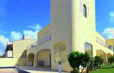 Imagem: A casa possui 5 Dormitórios, 4 Banheiros, 4 Vagas na garagem