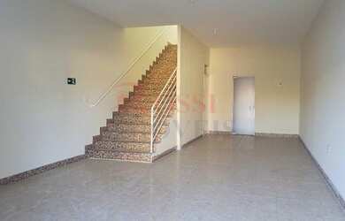 Imagem: O depósito possui 250m² de Área e está localizado em Santa