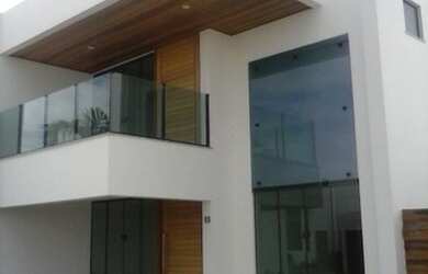 Imagem: A casa em condomínio possui 4 Dormitórios, 3 Banheiros, 2