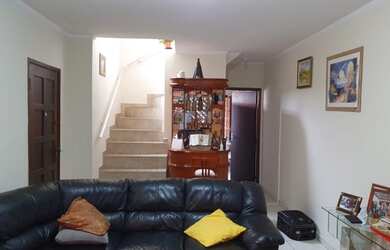 Imagem: A casa possui 2 Dormitórios, 3 Banheiros, 1 Vaga na garagem