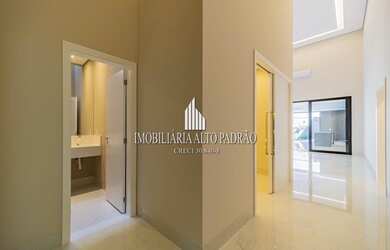 Imagem: A casa em condomínio possui 4 Dormitórios, 5 Banheiros, 4