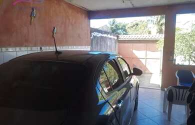 Imagem: A casa possui 2 Dormitórios, 2 Banheiros, 2 Vagas na garagem