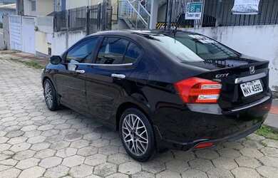 Imagem: A casa possui 3 Dormitórios, 2 Banheiros e está localizado