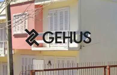 Imagem: A casa possui 2 Dormitórios, 1 Banheiro, 1 Vaga na garagem