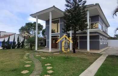 Imagem: A casa possui 5 Dormitórios, 5 Banheiros, 4 Vagas na garagem