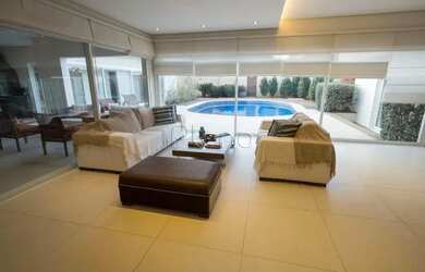 Imagem: A casa em condomínio possui 4 Dormitórios, 2 Banheiros, 5