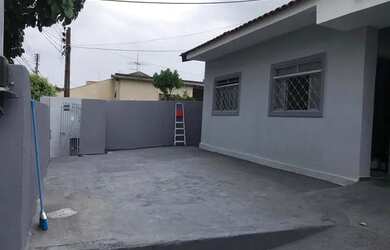 Imagem: A casa possui 3 Dormitórios, 3 Banheiros, 1 Vaga na garagem