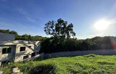 Imagem: O terreno possui 300m² de Área e está localizado em Vila