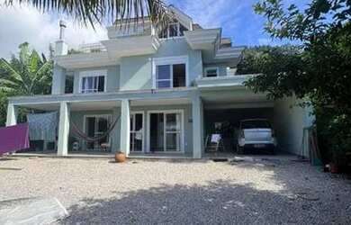 Imagem: A casa possui 2 Dormitórios, 4 Banheiros, 5 Vagas na garagem