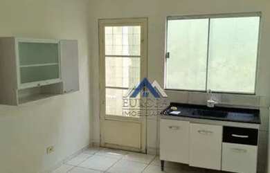 Imagem: A casa possui 2 Dormitórios, 2 Banheiros, 2 Vagas na garagem