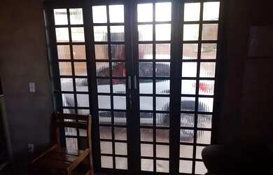 Imagem: A casa em condomínio possui 2 Dormitórios, 1 Banheiro, 2 Vagas