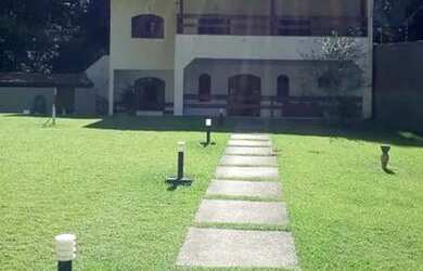 Imagem: A casa possui 4 Dormitórios, 5 Banheiros, 5 Vagas na garagem