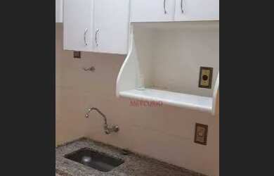 Imagem: O apartamento possui 1 Dormitório, 1 Banheiro, 1 Vaga na garagem