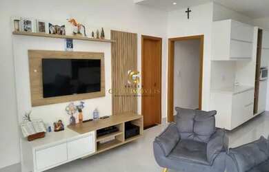 Imagem: A casa possui 3 Dormitórios, 3 Banheiros, 4 Vagas na garagem