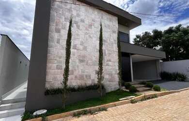 Imagem: A casa em condomínio possui 3 Dormitórios, 4 Banheiros, 2