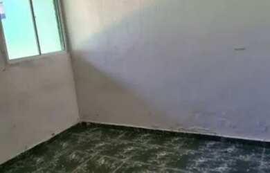 Imagem: A casa possui 1 Dormitório, 1 Banheiro, 1 Vaga na garagem