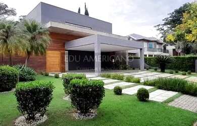 Imagem: A casa em condomínio possui 5 Dormitórios, 5 Banheiros, 5