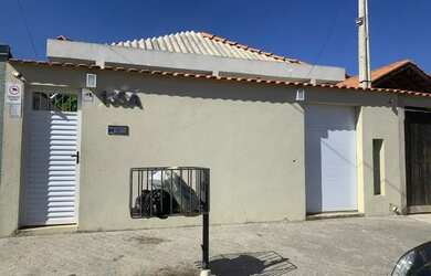 Imagem: A casa possui 1 Dormitório, 1 Banheiro, 35m² de Área e está