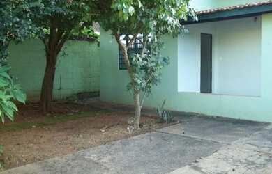 Imagem: A casa possui 2 Dormitórios, 2 Banheiros, 2 Vagas na garagem