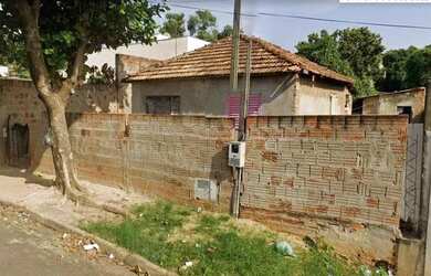 Imagem: A casa possui 2 Dormitórios, 1 Banheiro e 484m² de Área e