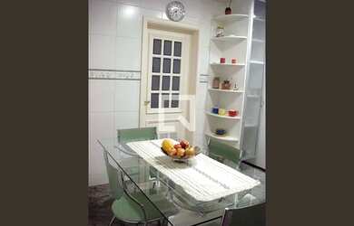 Imagem: A casa possui 3 Dormitórios, 4 Banheiros, 4 Vagas na garagem