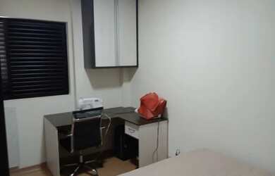 Imagem: O apartamento possui 3 Dormitórios, 1 Banheiro, 1 Vaga na garagem